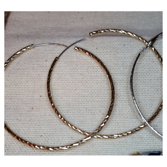 Bundle lot of 7 hoop earrings variety large medium - Picture 5 of 8